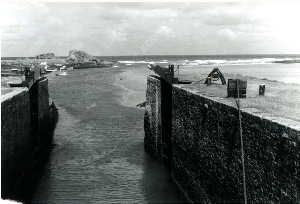 Narrowing beach